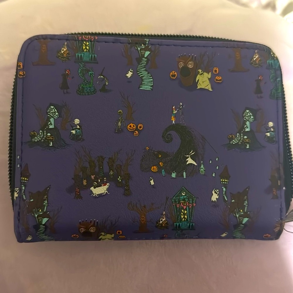 NWT! Disney Nightmare Before Christmas Halloweentown Mini Zip Wallet. - Picture 2 of 6